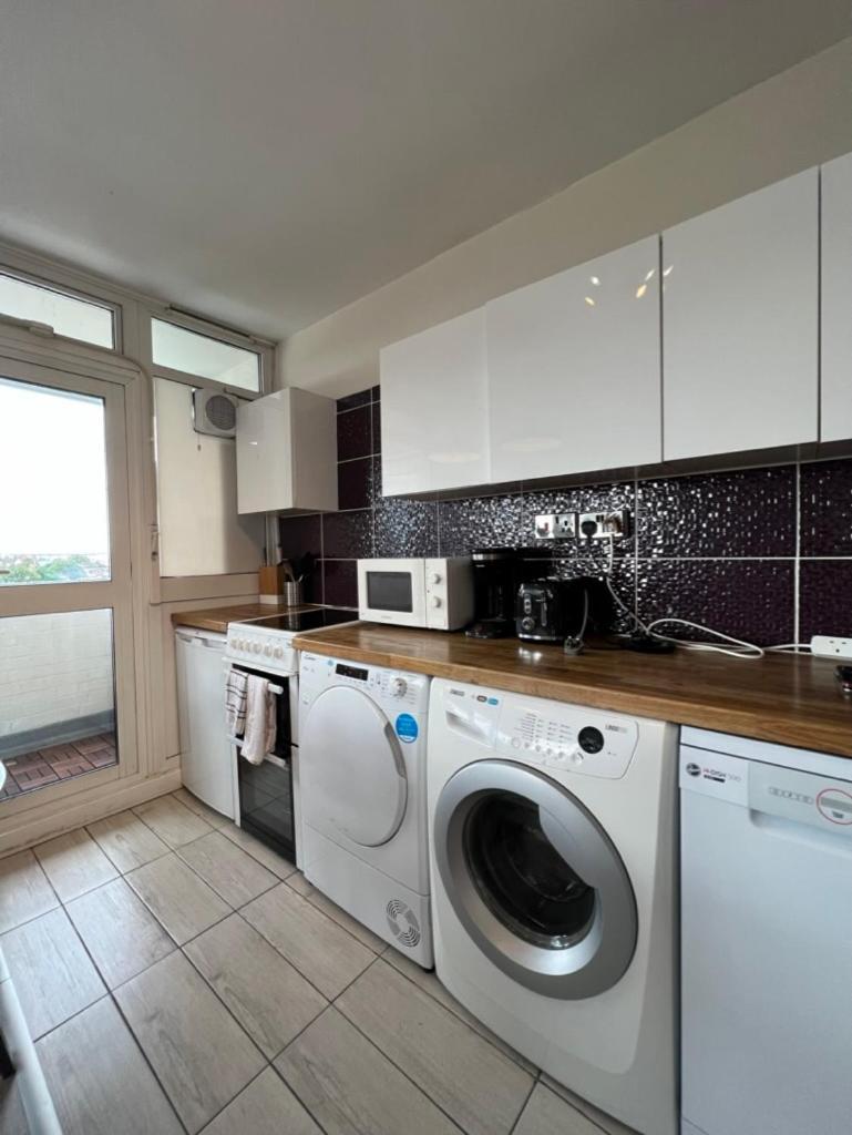 Amazing View 2 Bedroom In Abbey Road * Londres